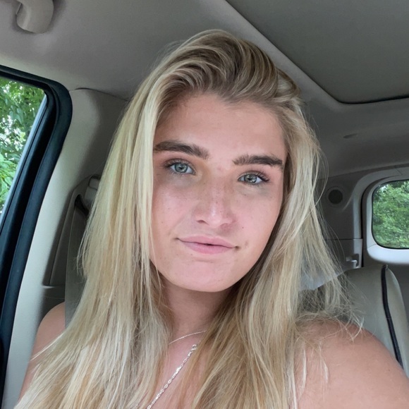 Meet your Posher, Alexis - Picture 1 of 1